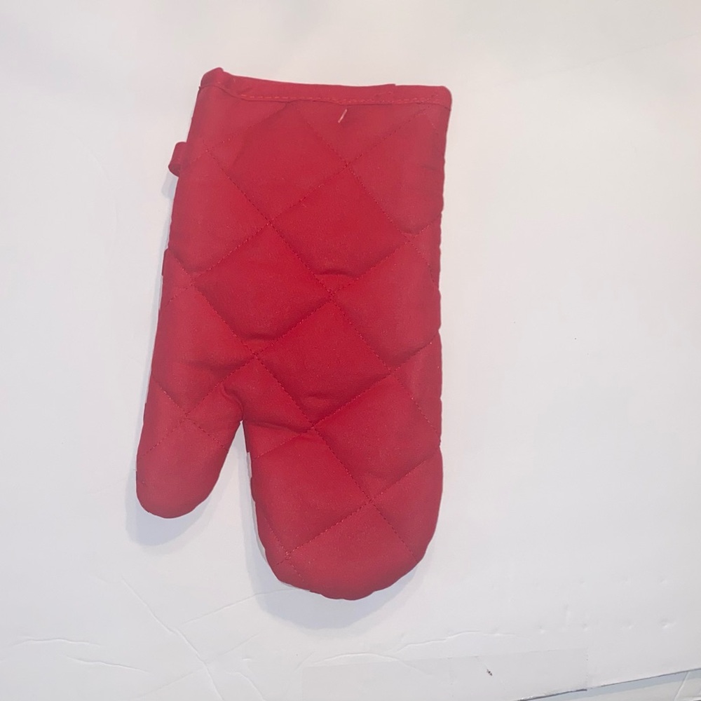 Scattered Red Hearts Kitchen Oven Mitts - 5 included - Picture 3 of 3